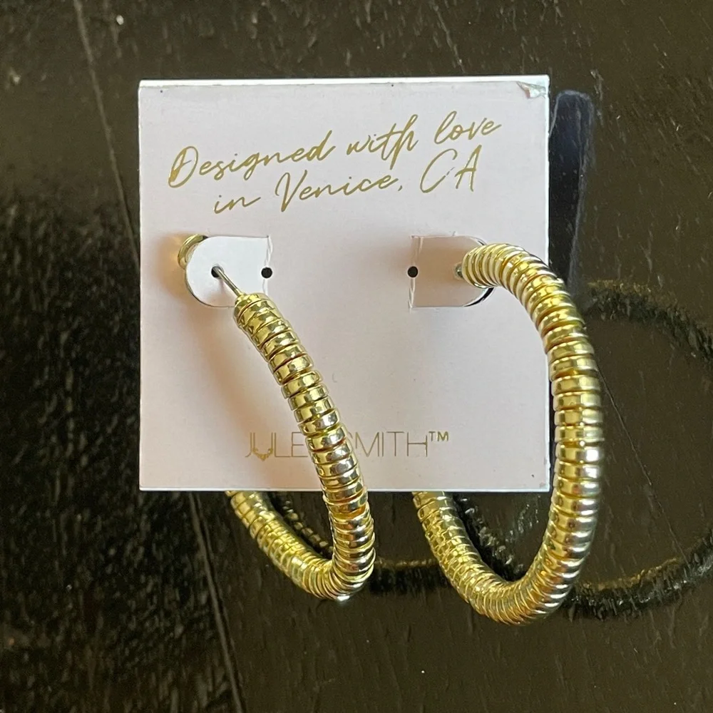 GOLD COIL HOOP EARRING by Jules Smith, NWT. - Picture 13 of 15
